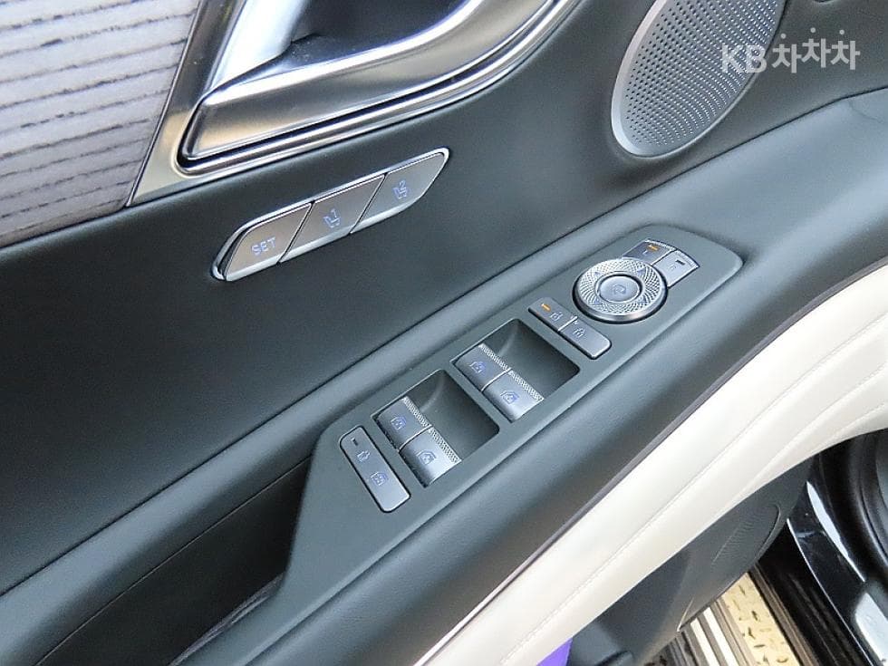Genesis GV802.5 Turbo Gasoline 2WD - 13