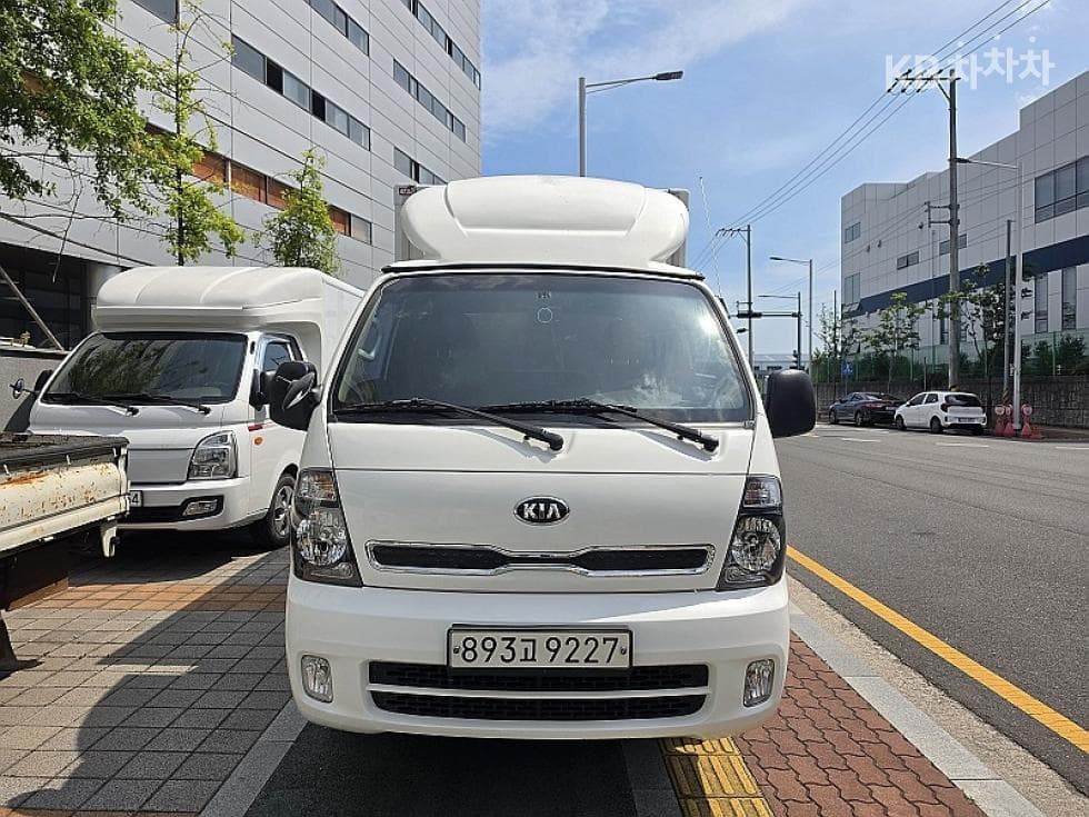 Kia Bongo 3 (light truck) 1 Ton Box Truck Extra Long Plus형 King Cab Deluxe - Image 1