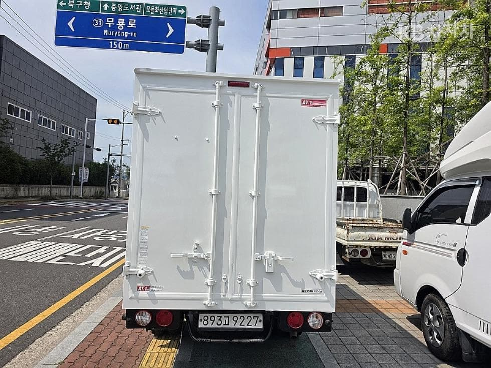 Kia Bongo 3 (light truck)1 Ton Box Truck Extra Long Plus형 King Cab Deluxe - 2