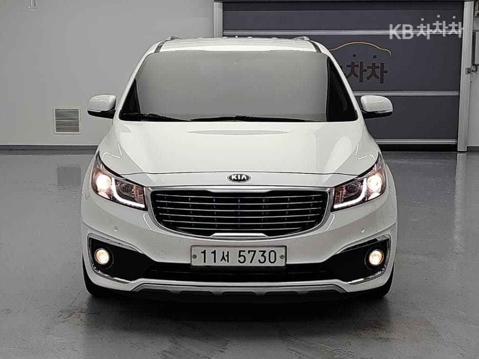 Киа All New Канивал9-местен 2.2 Дизел Лукс - 2