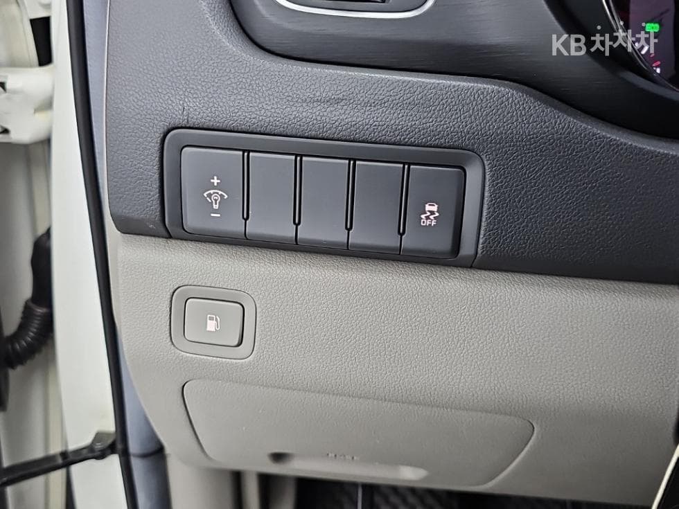 Киа All New Канивал9-местен 2.2 Дизел Лукс - 19