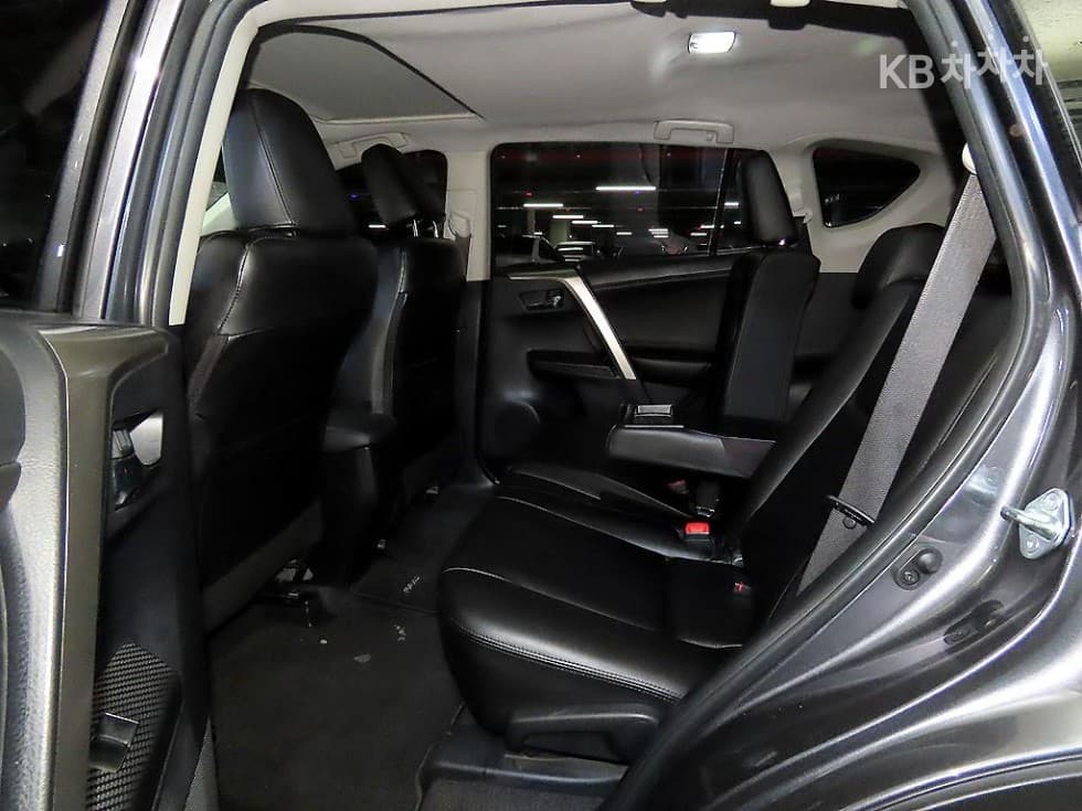 Toyota RAV42.5 2WD - 7