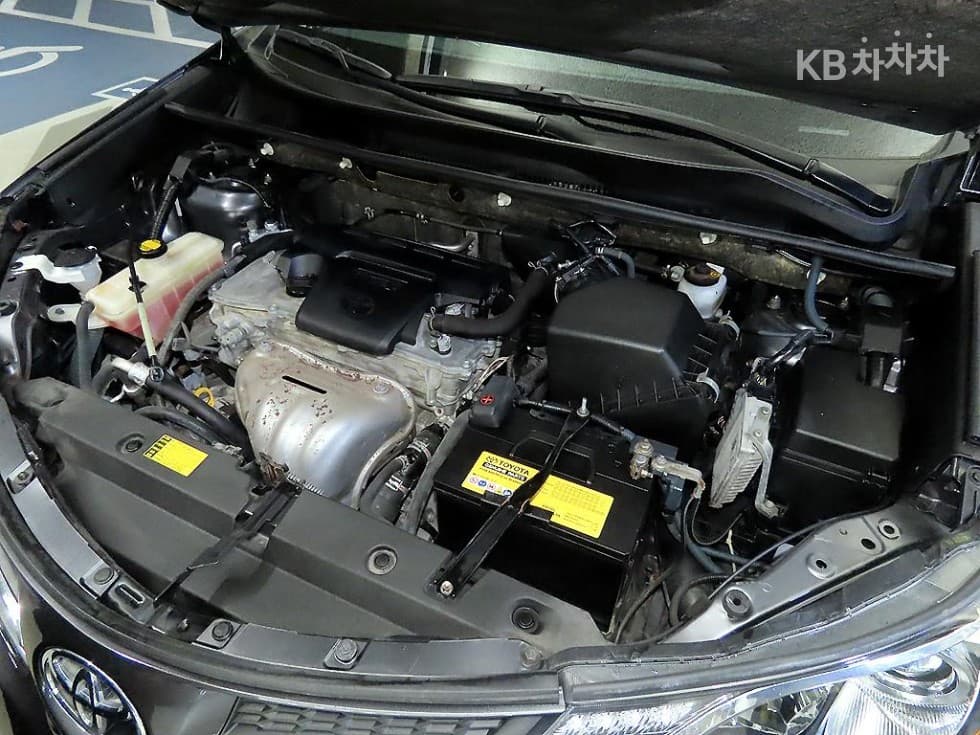 Toyota RAV42.5 2WD - 19