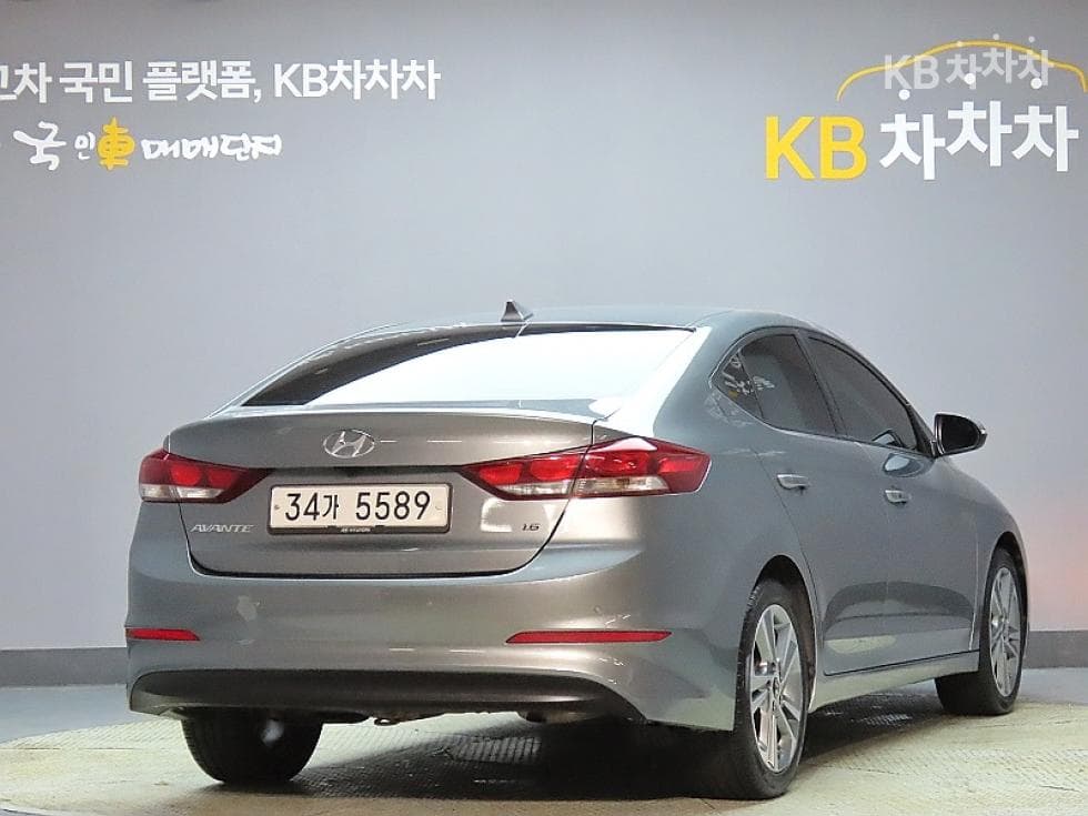 Hyundai Avante (Elantra)AD1.6 GDi Value Plus - 2