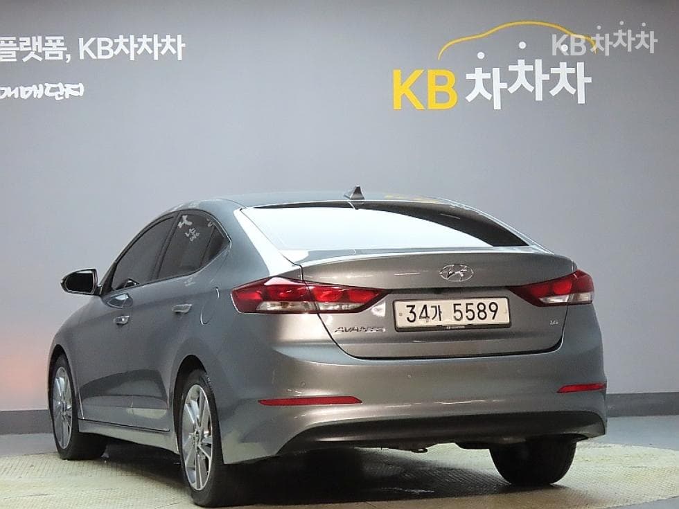Hyundai Avante (Elantra)AD1.6 GDi Value Plus - 4