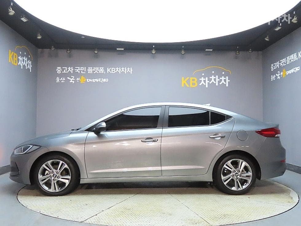 Hyundai Avante (Elantra)AD1.6 GDi Value Plus - 5