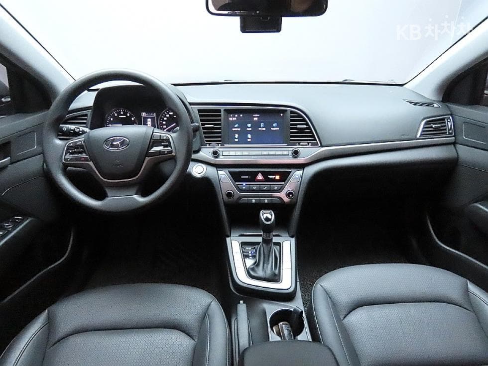 Hyundai Avante (Elantra)AD1.6 GDi Value Plus - 6