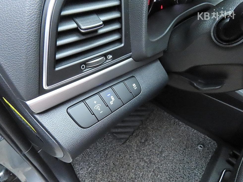 Hyundai Avante (Elantra)AD1.6 GDi Value Plus - 12