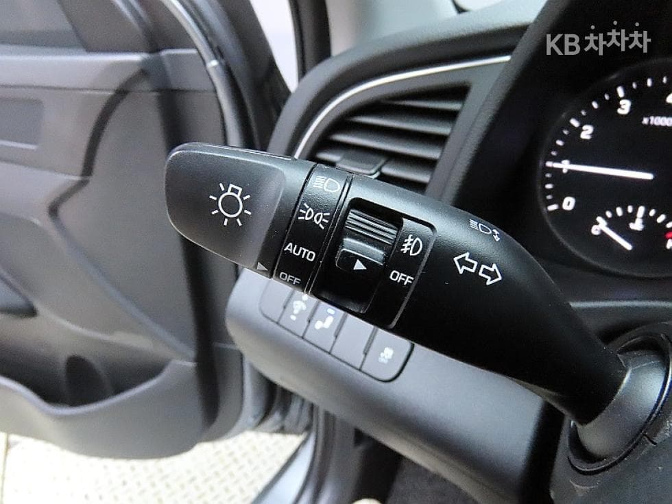 Hyundai Avante (Elantra)AD1.6 GDi Value Plus - 14
