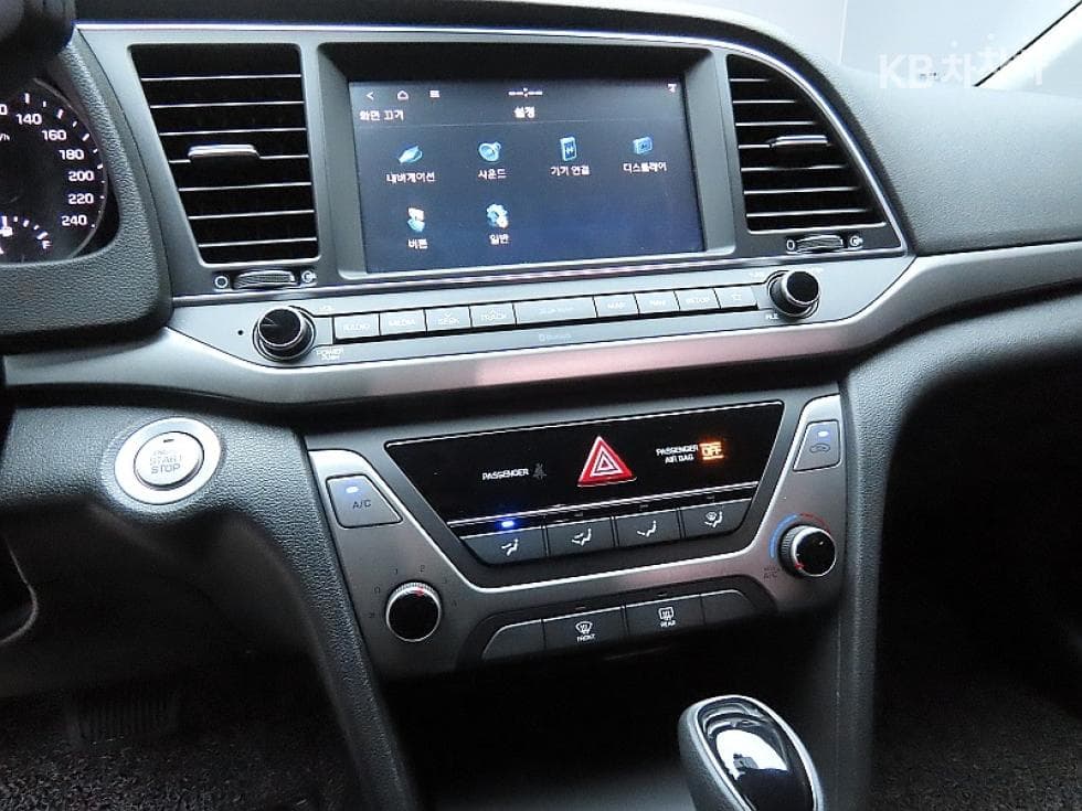 Hyundai Avante (Elantra)AD1.6 GDi Value Plus - 17