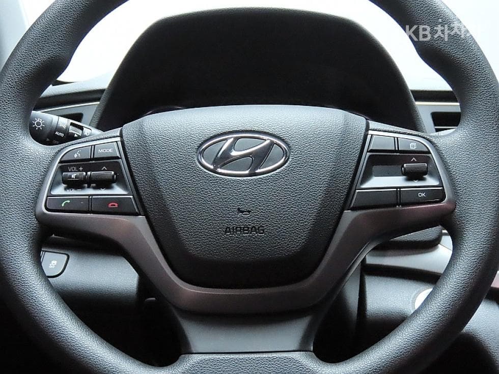 Hyundai Avante (Elantra)AD1.6 GDi Value Plus - 18