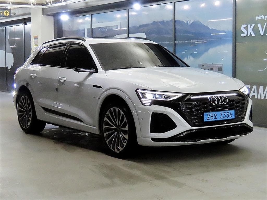 Ауди Q8 e-tron 55 콰트로 Premium - Image 1