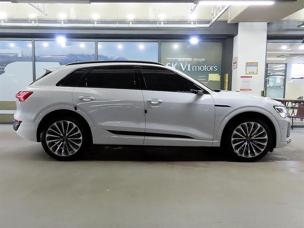 Ауди Q8 e-tron55 콰트로 Premium - 3