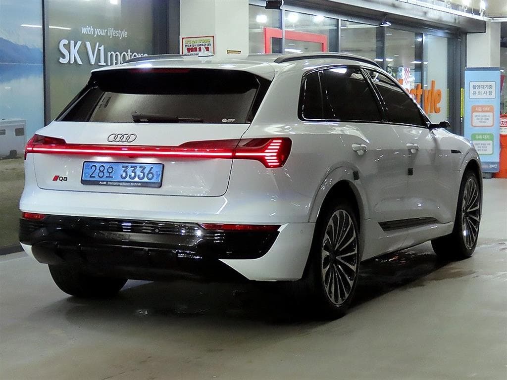 Ауди Q8 e-tron55 콰트로 Premium - 4