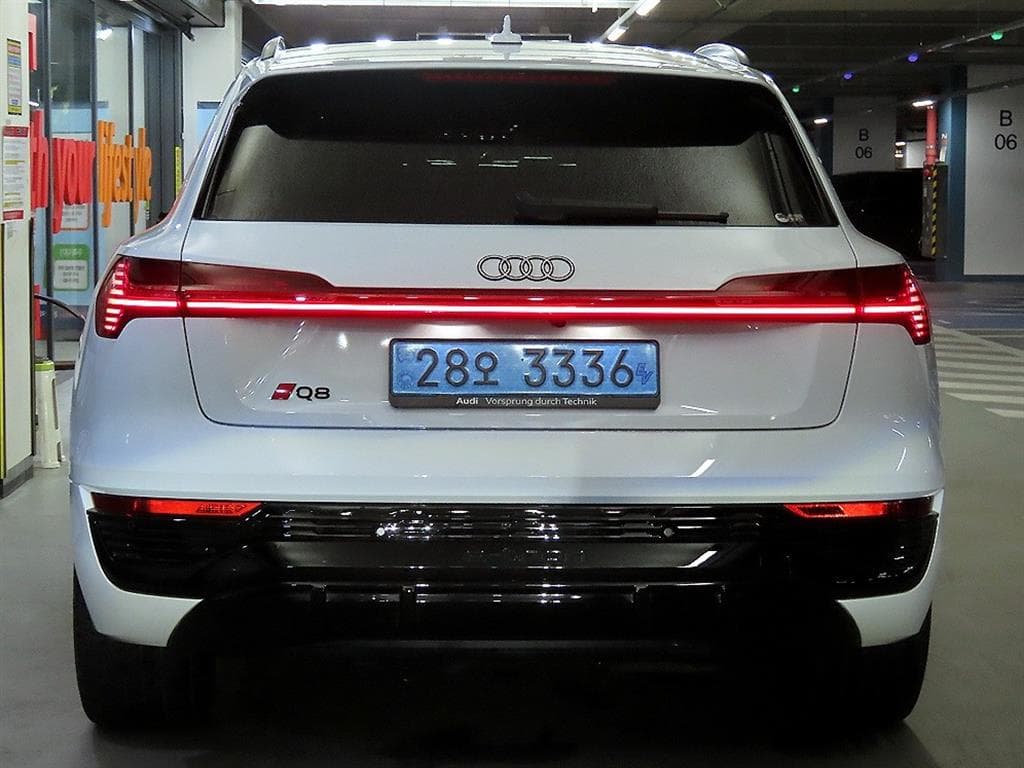 Ауди Q8 e-tron55 콰트로 Premium - 5