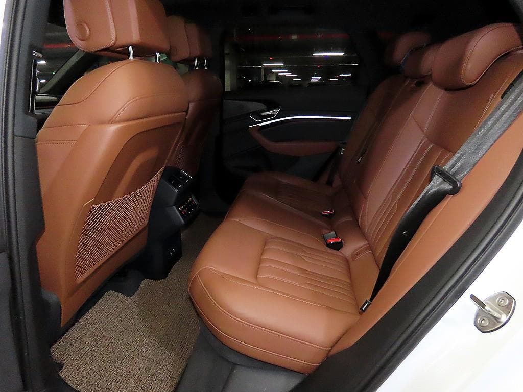 Ауди Q8 e-tron55 콰트로 Premium - 7