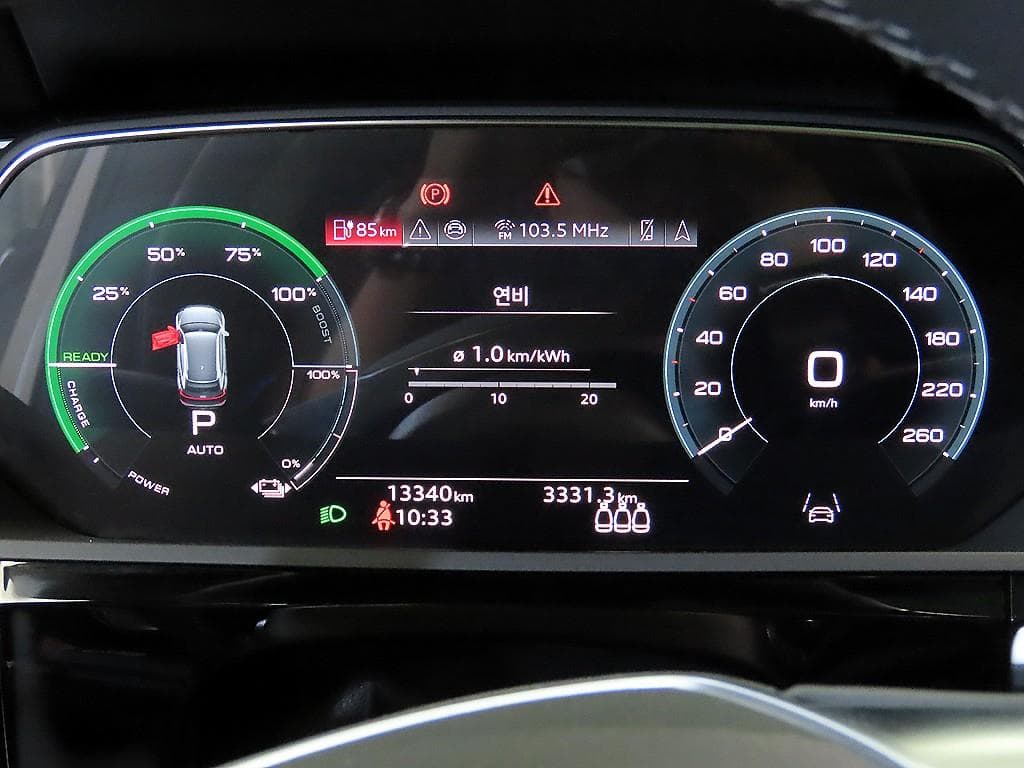Ауди Q8 e-tron55 콰트로 Premium - 9