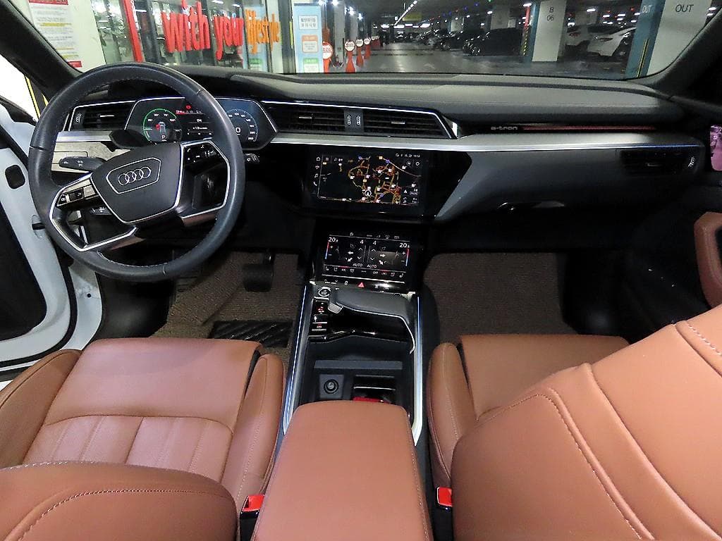 Ауди Q8 e-tron55 콰트로 Premium - 10