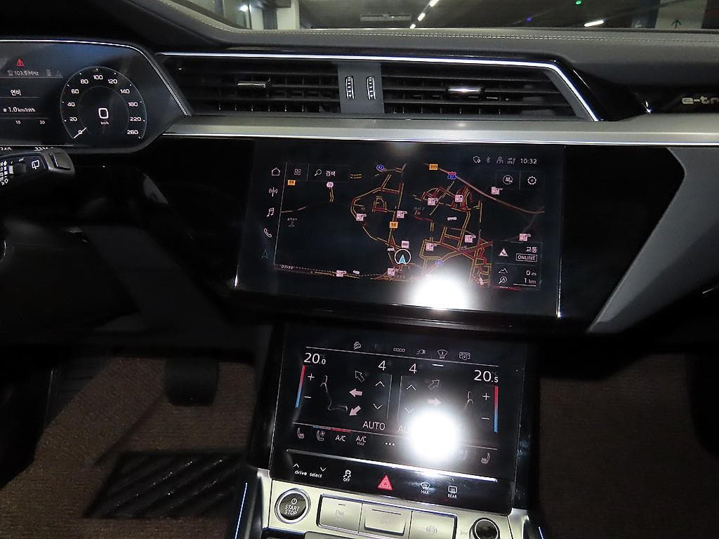 Ауди Q8 e-tron55 콰트로 Premium - 11