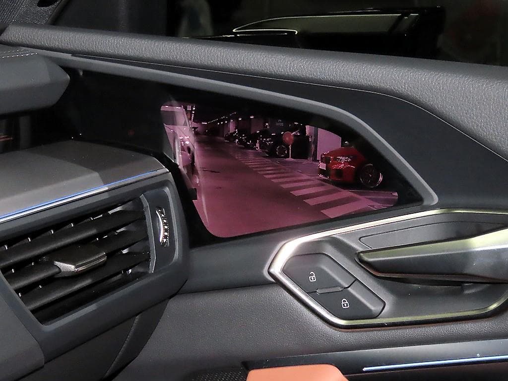 Ауди Q8 e-tron55 콰트로 Premium - 13