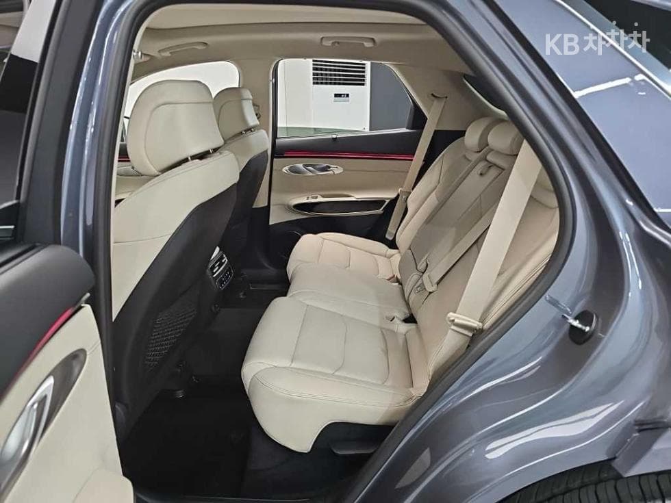 Дженезис GV70Бензин 2.5T 2WD - 12