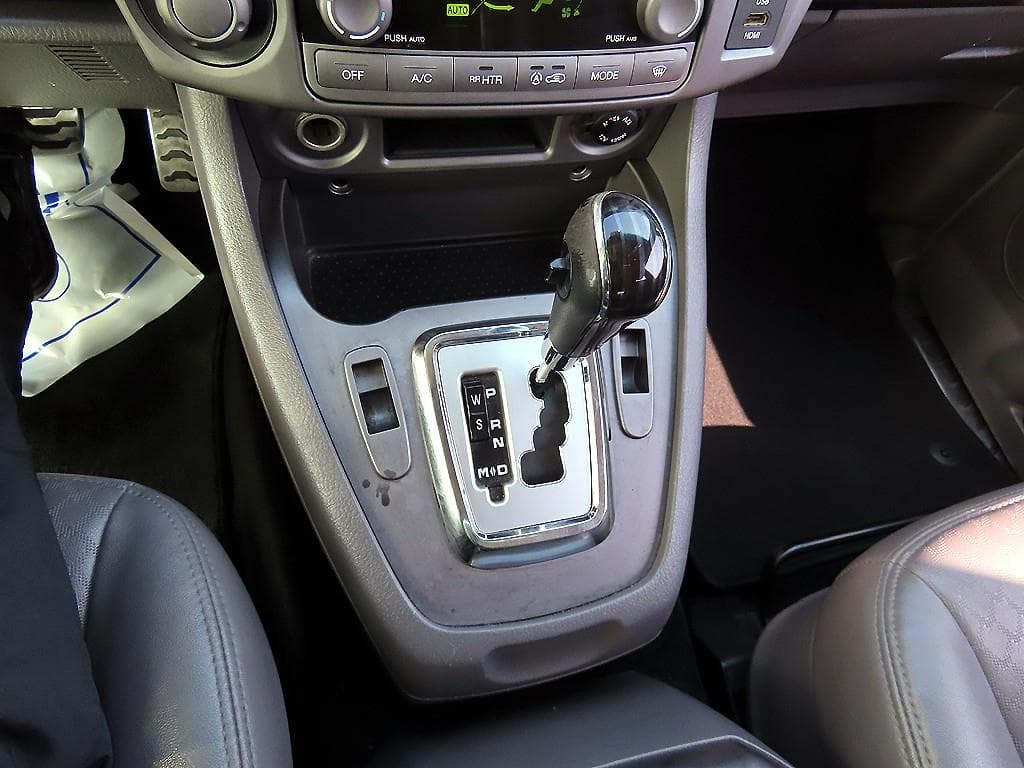 КейДжи Мобилити 코란도 투리스모9-местен 4x4 아웃도어 에디션 - 11