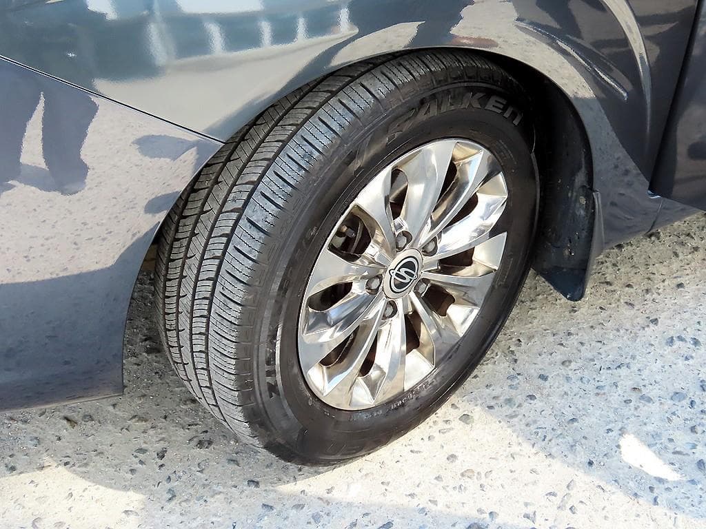 КейДжи Мобилити 코란도 투리스모9-местен 4x4 아웃도어 에디션 - 20