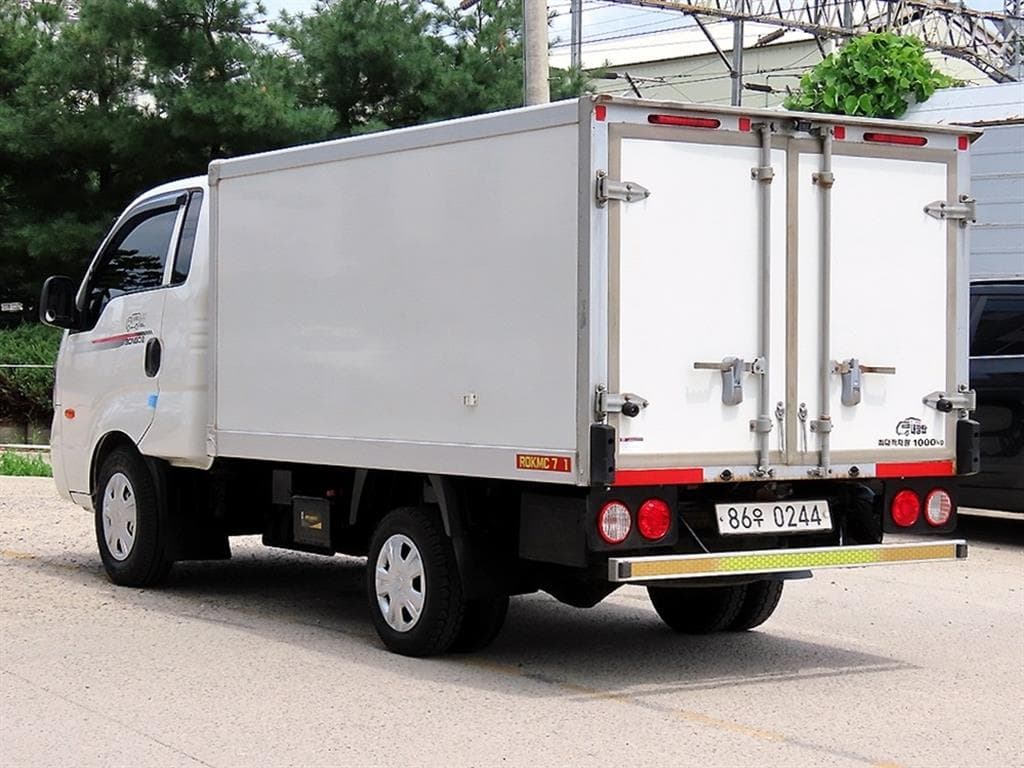 Киа The New (фейслифт) Бонго 3 (лек)Box Truck 1 тон 저상형 Королевска кабина Удължено междуосие LБазов - 3