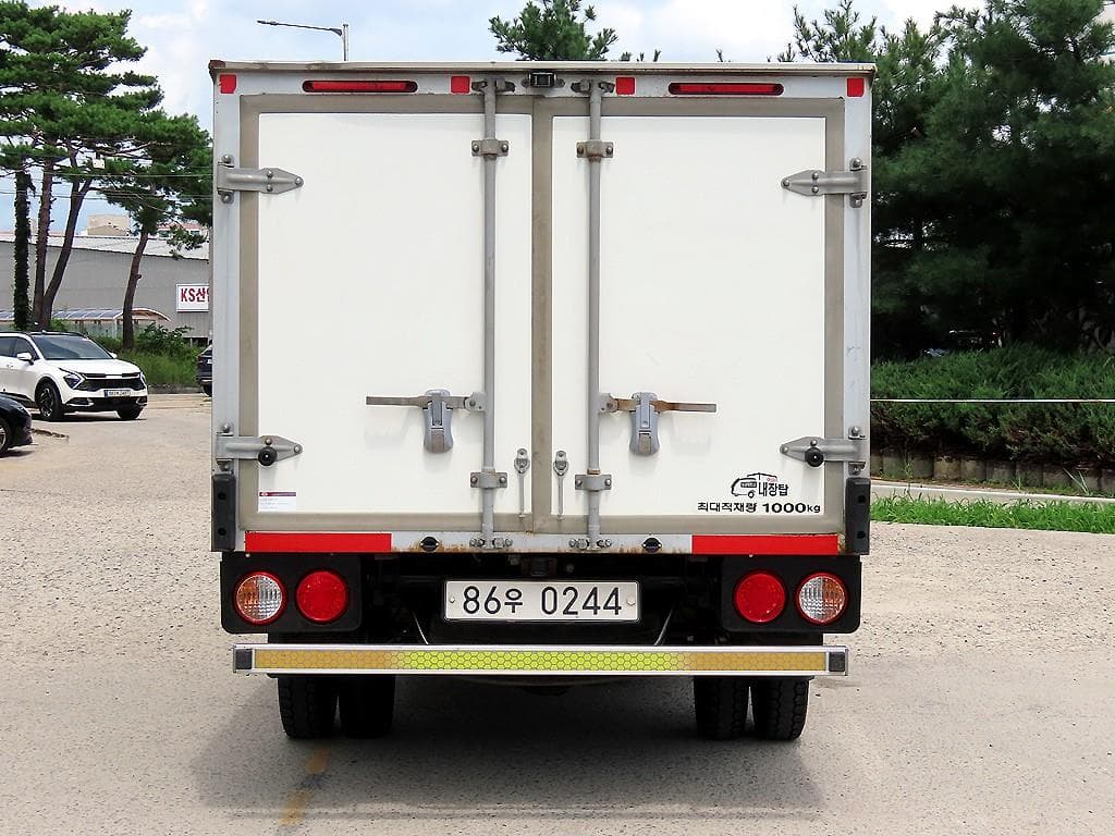 Киа The New (фейслифт) Бонго 3 (лек)Box Truck 1 тон 저상형 Королевска кабина Удължено междуосие LБазов - 4