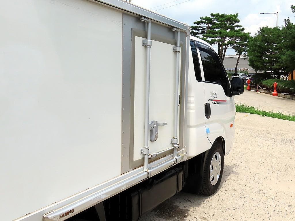 Киа The New (фейслифт) Бонго 3 (лек)Box Truck 1 тон 저상형 Королевска кабина Удължено междуосие LБазов - 5
