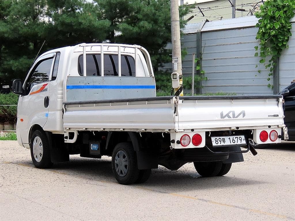 Киа Бонго 3 (лек)1 тон Удължено междуосие Королевска кабина CRDi Лукс - 3