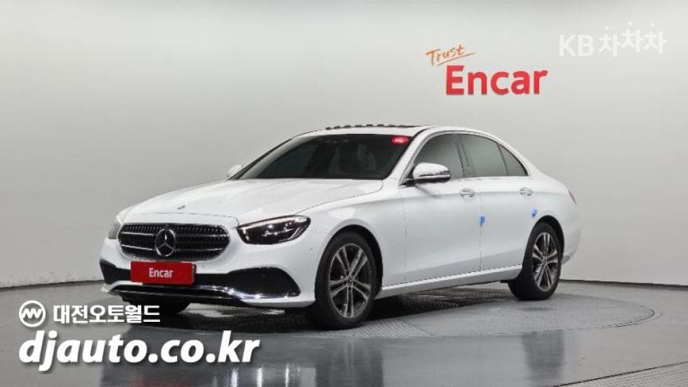 Mercedes-Benz E-Class (W213) E250 Avantgarde - Image 1