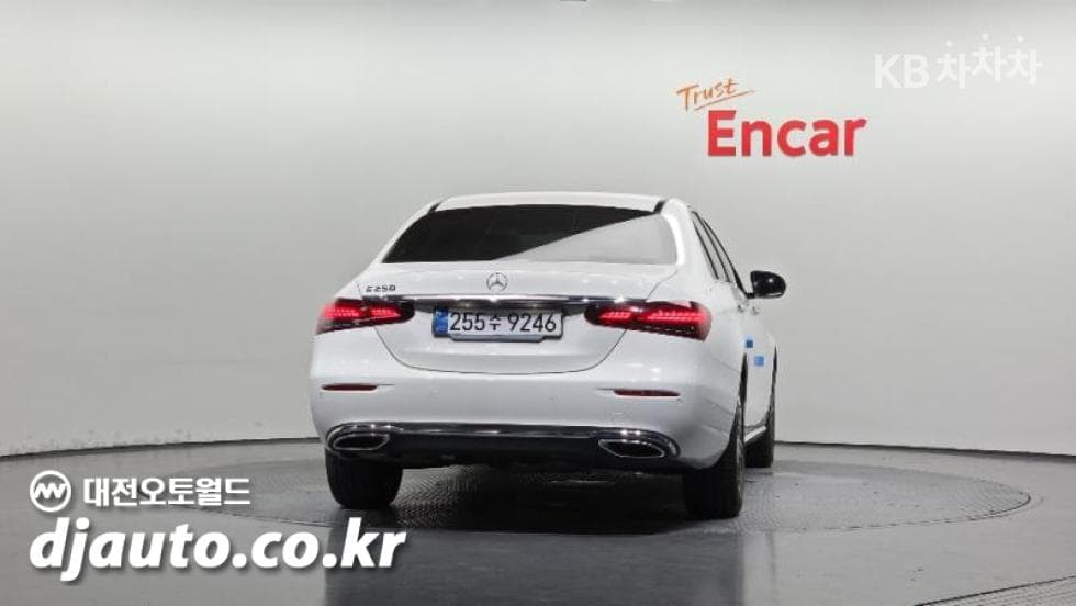 Mercedes-Benz E-Клас (W213)E250 Avantgarde - 4