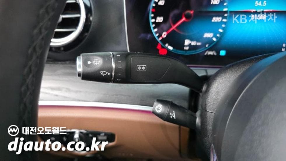 Mercedes-Benz E-Клас (W213)E250 Avantgarde - 17