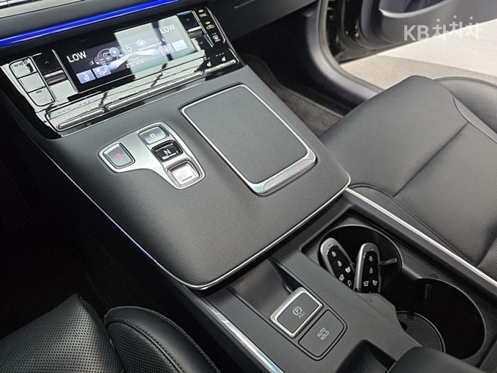 Hyundai The New (facelift) Grandeur (Azera)2.5 Exclusive - 8