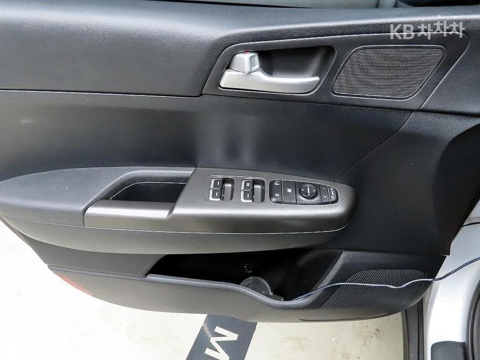 Киа Sportage 더 볼드Смарт스트림 D 1.6 Дизел 2WD Тренди - 11