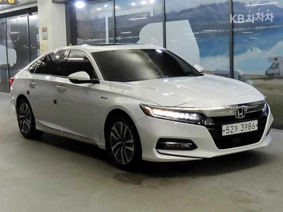 혼다 어코드 10세대 Hybrid 2.0 Touring - Image 1
