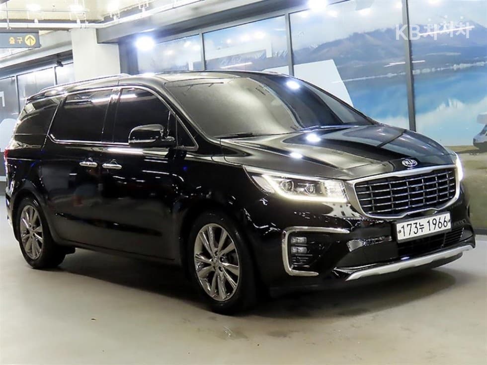 Kia The New (facelift) Carnival 9-seater 3.3 Gasoline Noblesse Special (special feature/edition) - Image 1