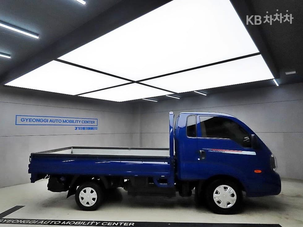 Kia The New (facelift) Bongo 3 (light truck)1 Ton King Cab Extra Long 2WD L Light - 2