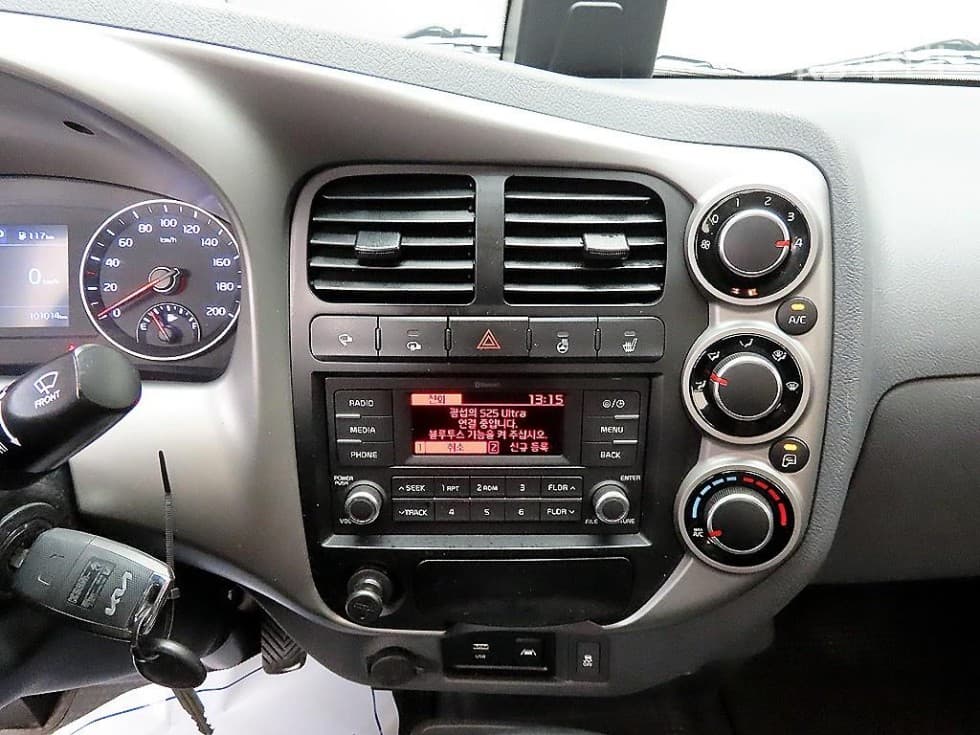 Kia The New (facelift) Bongo 3 (light truck)1 Ton King Cab Extra Long 2WD L Light - 13