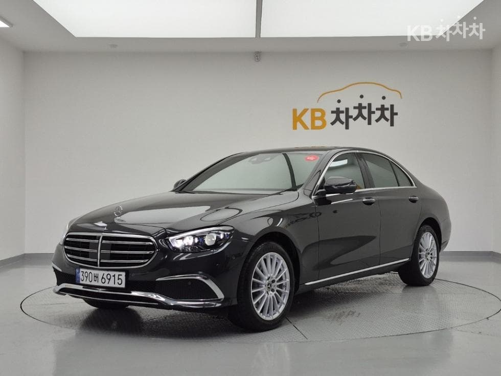 Mercedes-Benz E-Class (W213) E220d 4MATIC Exclusive - Image 1