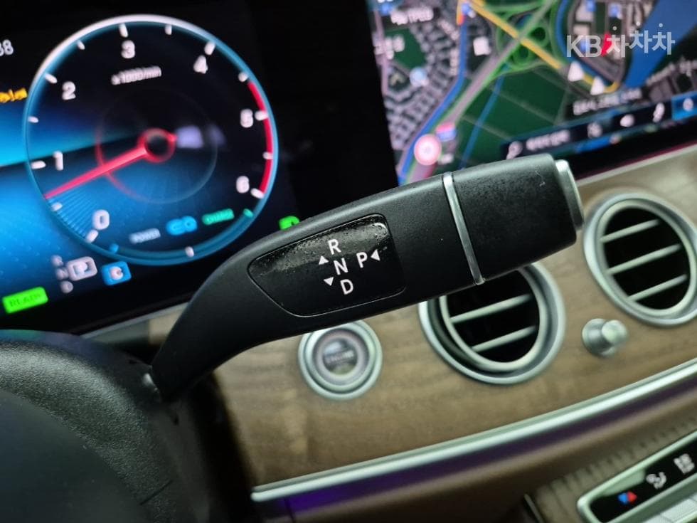 Mercedes-Benz E-Клас (W213)E220d 4MATIC Exclusive - 8