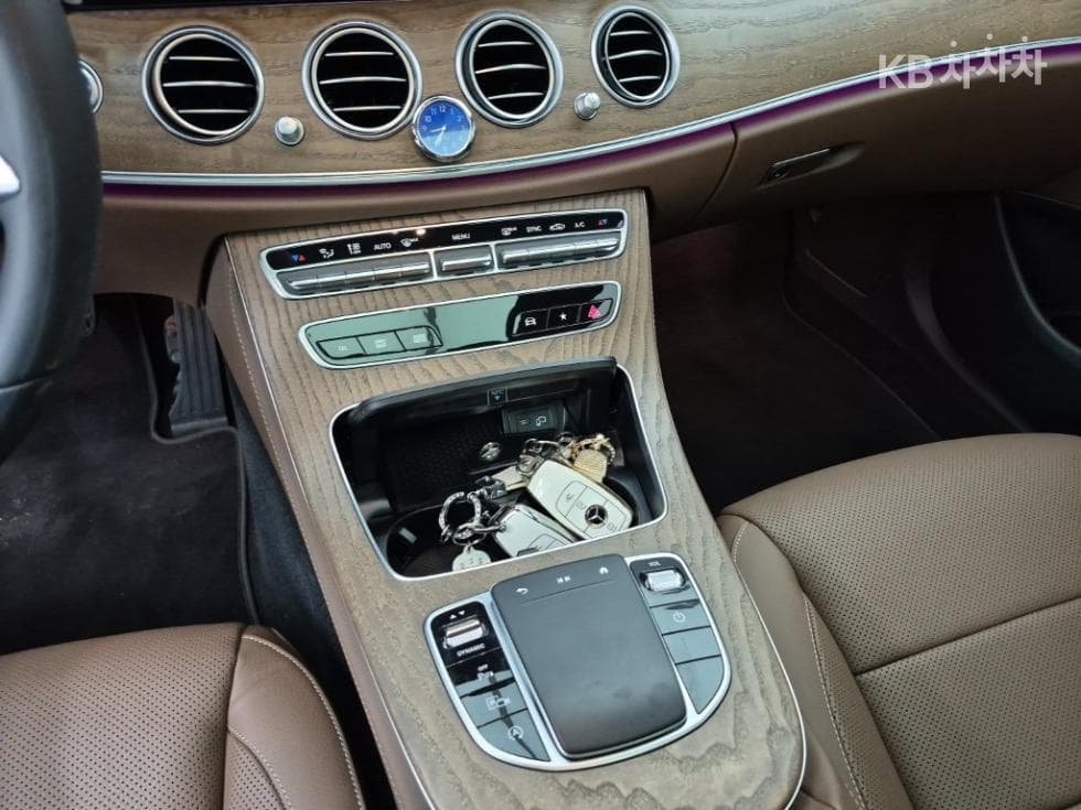 Mercedes-Benz E-Клас (W213)E220d 4MATIC Exclusive - 10
