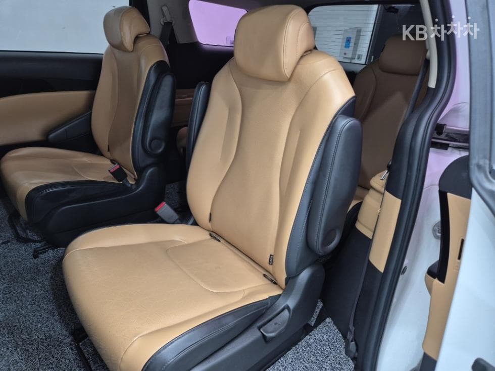 Kia Carnival 4th generationD2.2 9-seater Prestige - 12