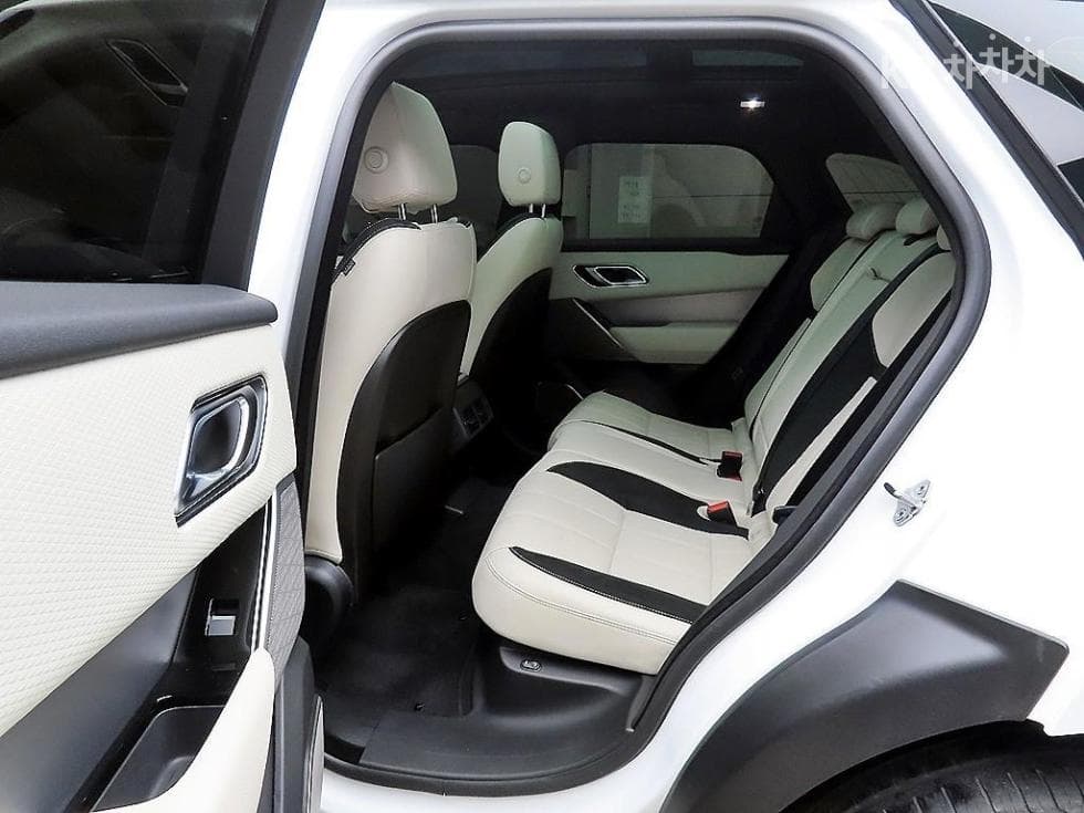 Land Rover Range Rover 벨라2.0 D240 R-Dynamic SE - 6