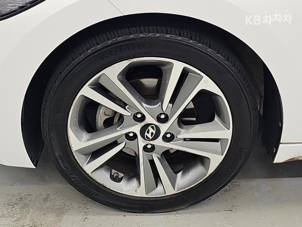 Хюндай Avante (Elantra)AD1.6 GDi Value Plus - 17