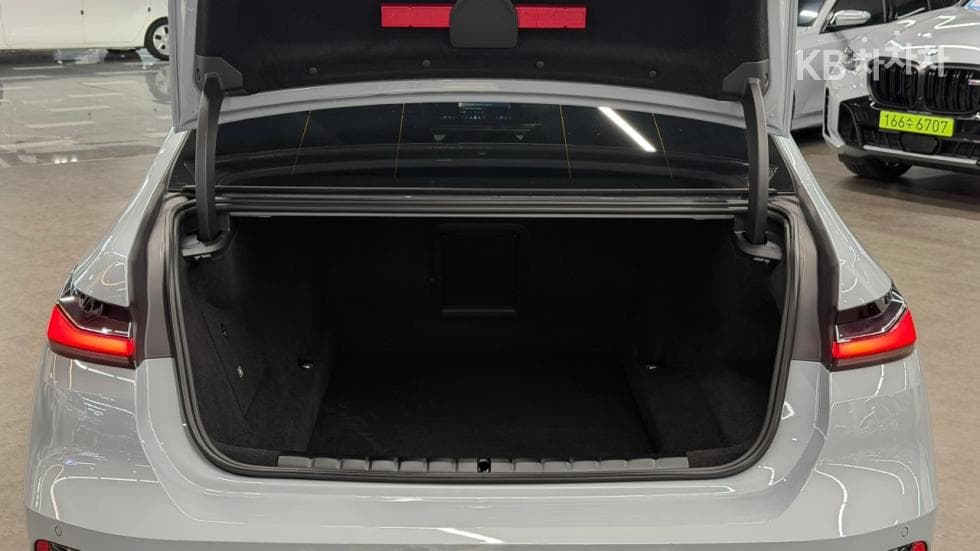 BMW 7시리즈(G70)750e xDrive M Sport Package - 11