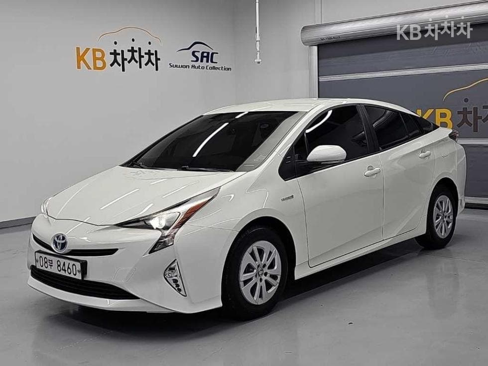Toyota Prius 4-то поколение 1.8 E - - Image 1