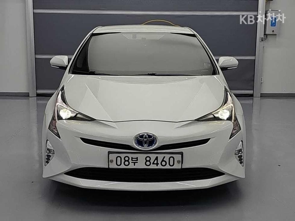 Toyota Prius 4-то поколение1.8 E - - 2
