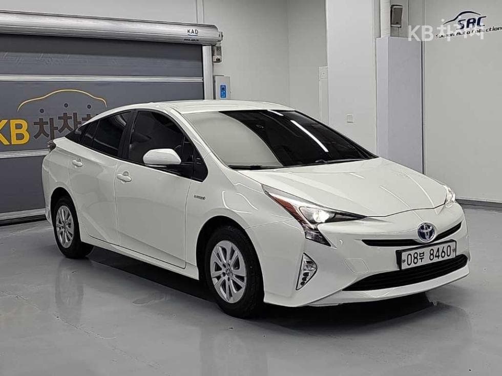 Toyota Prius 4-то поколение1.8 E - - 4